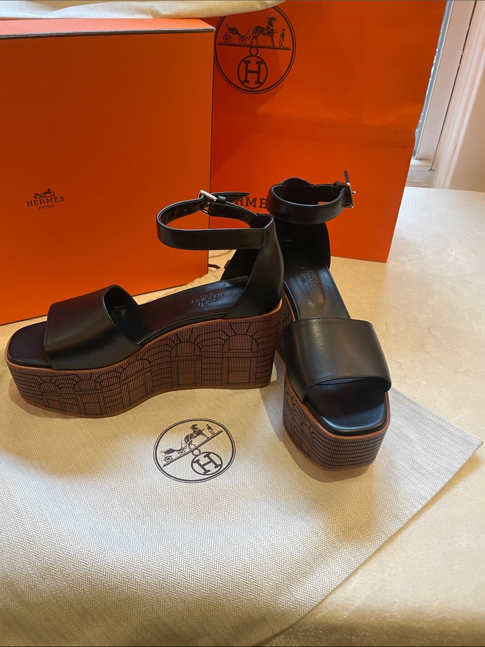 Hermes sandals femme illusion 35 Black Leather Ankle-Strap Platform Wedge - Picture 5 of 13